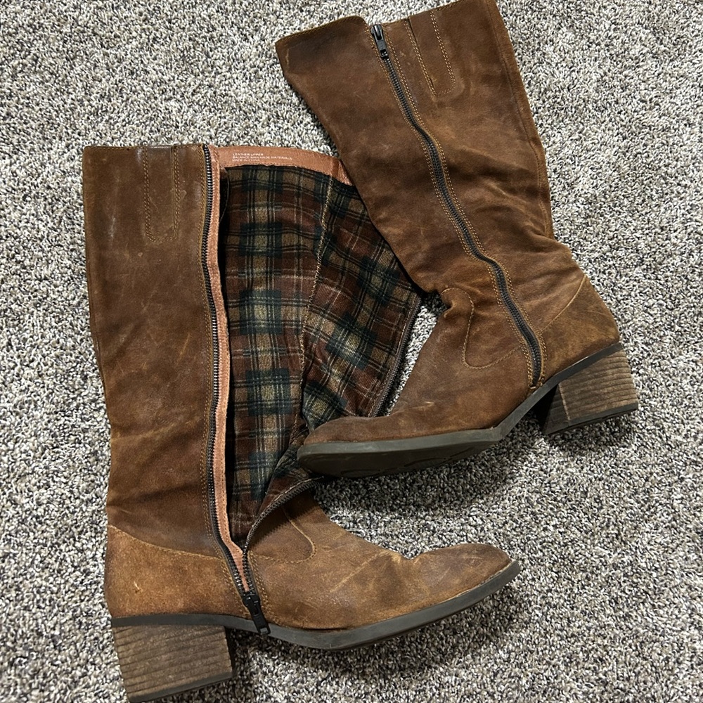 Born Boots in light brown